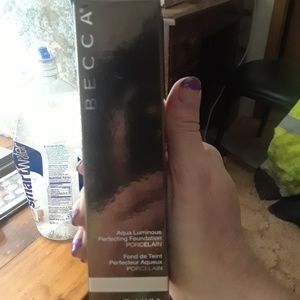 BECCA Aqua LuminousPerfecting Foundation - Porcel